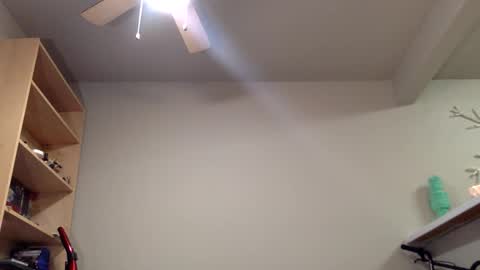 Snapshot of latenightkash chatting on February 25, 9:08 am Roxy blue online show from February 25, 9:08 am