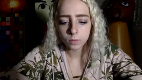 Snapshot of latenightkash chatting on February 27, 2:44 am Roxy blue online show from February 27, 2:44 am