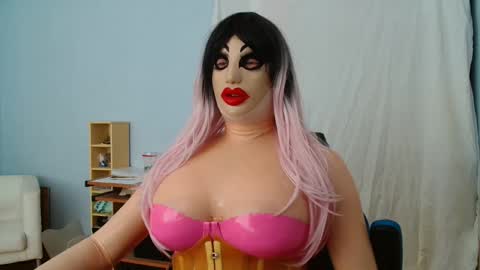Snapshot of latex_doll_iris chatting on February 23, 11:07 am Latex Doll Iris online show from February 23, 11:07 am