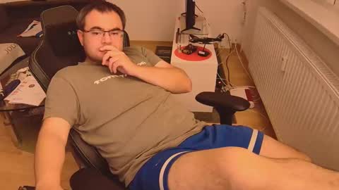 latexboy893 online show from September 23, 8:45 pm