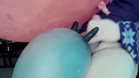 latexchris77 online show from March 6, 8:41 am