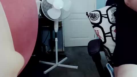 latexchris77 online show from June 7, 11:14 am