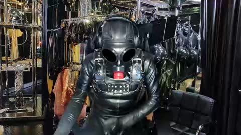 latexlover202 online show from February 7, 12:09 am