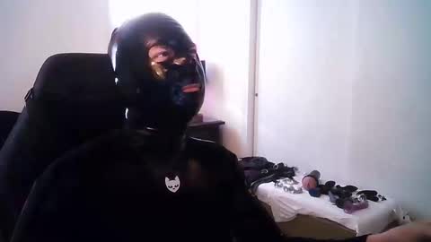 latexminheadroom online show from October 24, 7:10 pm