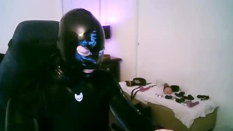 latexminheadroom online show from December 17, 4:07 am