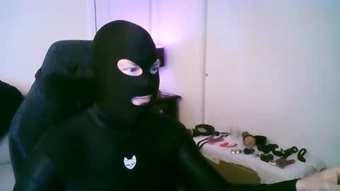 latexminheadroom online show from July 2, 5:35 am