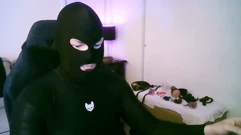 latexminheadroom online show from August 5, 5:21 am