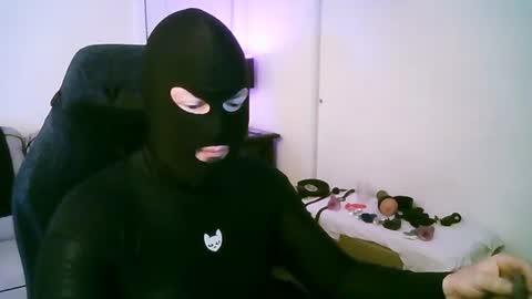 latexminheadroom online show from August 9, 6:29 am