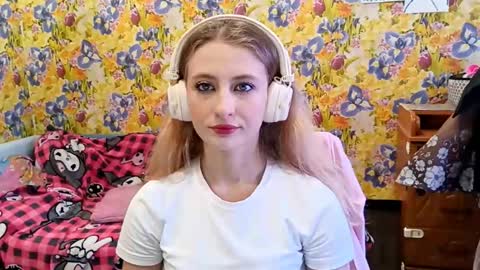 Snapshot of laticiacalicutt chatting on October 18, 7:53 am Amelia online show from October 18, 7:53 am