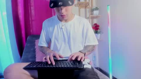 latiin_boy21 online show from November 8, 5:34 pm