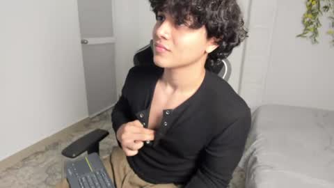 Snapshot of latin_beastx chatting on June 17, 8:10 pm latin_beastx online show from June 17, 8:10 pm