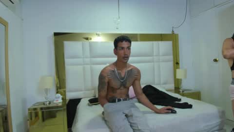 Snapshot of latin_couple20y chatting on April 26, 3:26 am Johana y Santiago online show from April 26, 3:26 am