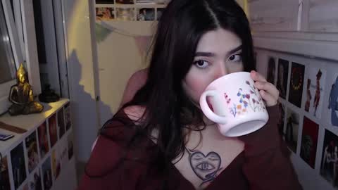 Snapshot of latina_mia chatting on December 12, 3:37 pm miiiiiiaaaa online show from December 12, 3:37 pm