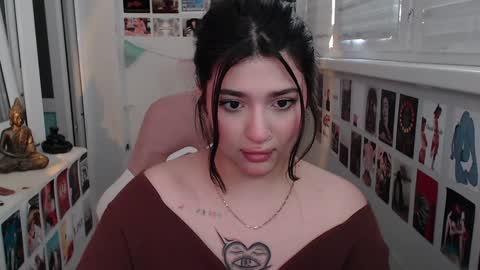 Snapshot of latina_mia chatting on December 14, 12:33 pm miiiiiiaaaa online show from December 14, 12:33 pm
