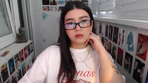 Snapshot of latina_mia chatting on January 10, 11:33 am miiiiiiaaaa online show from January 10, 11:33 am