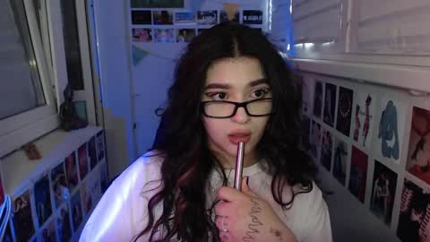 Snapshot of latina_mia chatting on February 3, 9:30 am miiiiiiaaaa online show from February 3, 9:30 am