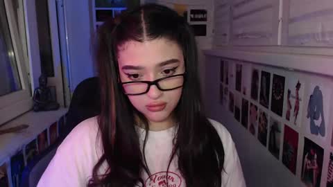 Snapshot of latina_mia chatting on February 9, 3:11 am miiiiiiaaaa online show from February 9, 3:11 am