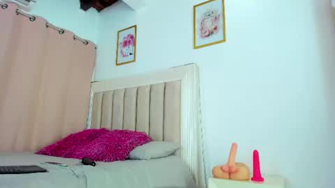 Snapshot of latinabeautifull chatting on July 19, 12:25 am FABIANA online show from July 19, 12:25 am