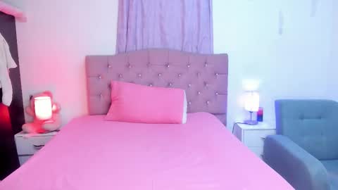 Snapshot of latinabombsheell chatting on February 8, 6:50 am Martina online show from February 8, 6:50 am