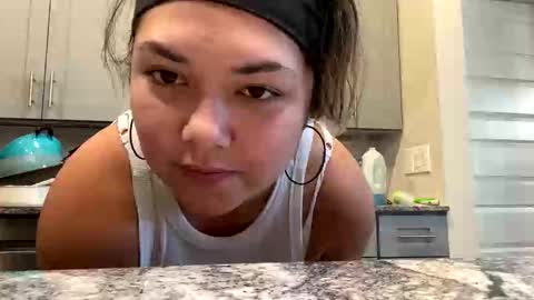 latinachatmami online show from November 4, 6:07 pm