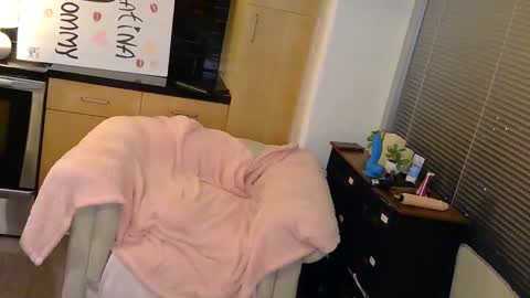 Snapshot of latinamommysilvana chatting on February 27, 1:27 am latinamommysilvana online show from February 27, 1:27 am