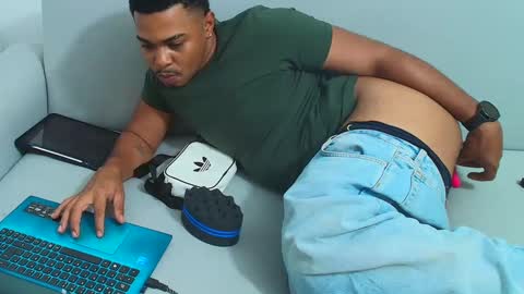 Snapshot of latinbbc_00 chatting on September 14, 6:12 am latinbbc_00 online show from September 14, 6:12 am