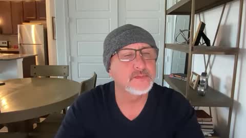 latinbro1986 online show from April 12, 4:23 pm