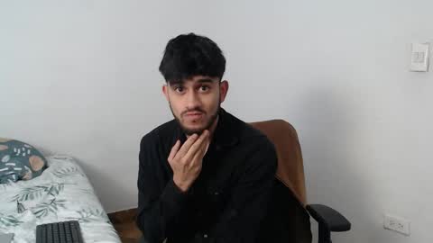 Snapshot of latinbunny7779 chatting on December 4, 1:14 am camilo online show from December 4, 1:14 am