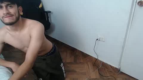 Snapshot of latinbunny7779 chatting on December 10, 6:11 am camilo online show from December 10, 6:11 am