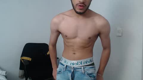 Snapshot of latinbunny7779 chatting on December 10, 10:47 pm camilo online show from December 10, 10:47 pm