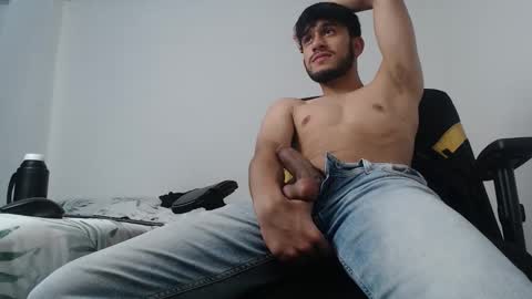 Snapshot of latinbunny7779 chatting on December 11, 1:58 am camilo online show from December 11, 1:58 am