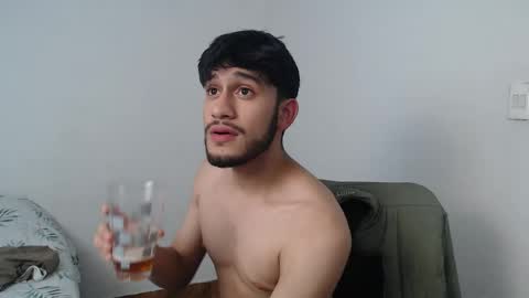 Snapshot of latinbunny7779 chatting on December 12, 1:43 am camilo online show from December 12, 1:43 am