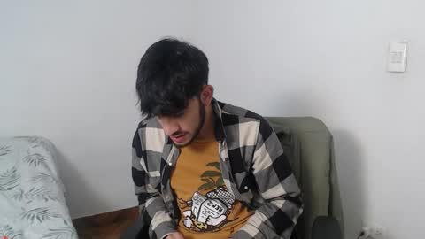 Snapshot of latinbunny7779 chatting on December 12, 10:52 pm camilo online show from December 12, 10:52 pm