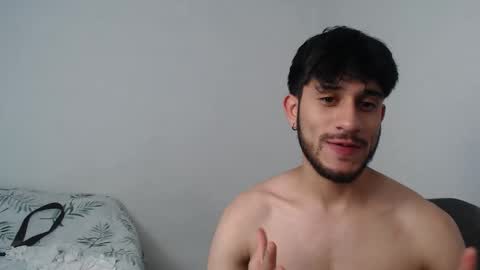 Snapshot of latinbunny7779 chatting on December 15, 6:29 am camilo online show from December 15, 6:29 am