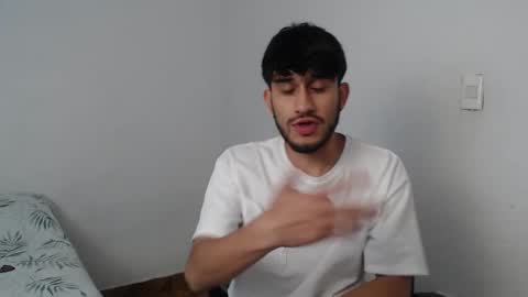 Snapshot of latinbunny7779 chatting on December 16, 12:59 am camilo online show from December 16, 12:59 am