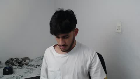 Snapshot of latinbunny7779 chatting on December 29, 4:59 am camilo online show from December 29, 4:59 am