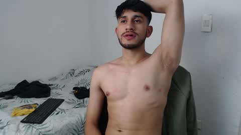 Snapshot of latinbunny7779 chatting on January 4, 11:33 am camilo online show from January 4, 11:33 am