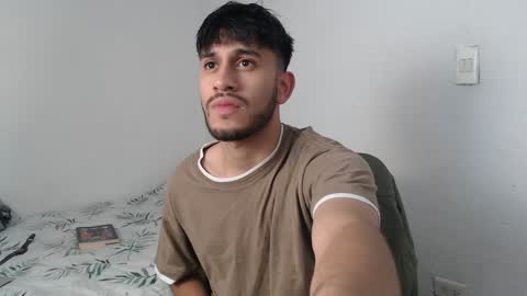 Snapshot of latinbunny7779 chatting on January 5, 7:28 am camilo online show from January 5, 7:28 am