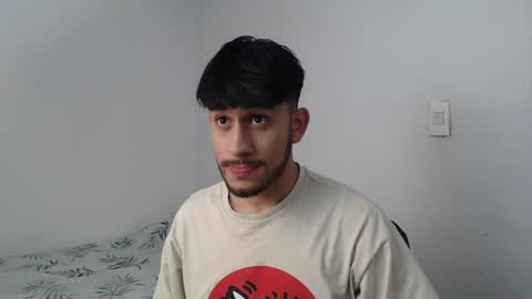 Snapshot of latinbunny7779 chatting on January 8, 11:21 am camilo online show from January 8, 11:21 am