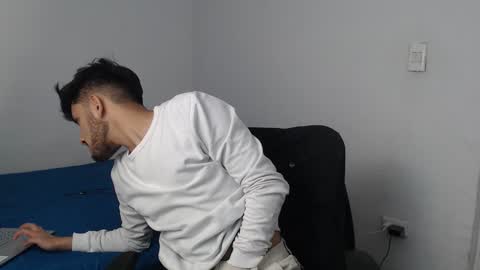 Snapshot of latinbunny7779 chatting on February 4, 6:04 am camilo online show from February 4, 6:04 am