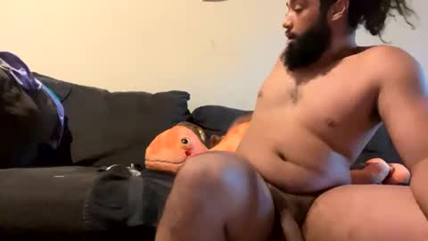 latinlover199518 online show from December 7, 9:00 pm