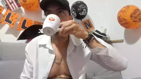 latinmartin254 online show from November 1, 1:35 pm