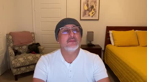 QS - INDEPENDENT MODEL online show from November 17, 4:07 am