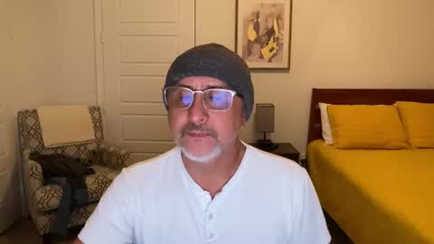 QS - INDEPENDENT MODEL online show from November 19, 4:01 am