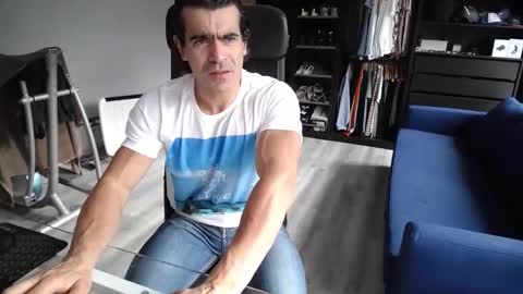 sam online show from November 11, 3:12 pm