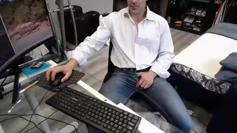 Snapshot of latino23bom chatting on December 17, 9:15 am sam online show from December 17, 9:15 am