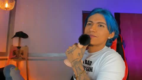 latino_boysmiles online show from February 21, 1:28 am