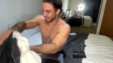 Snapshot of latino_rodri chatting on April 17, 7:06 pm latino_rodri online show from April 17, 7:06 pm