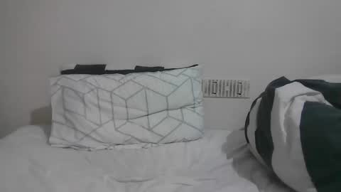 Snapshot of latino_rodri chatting on April 19, 1:05 am latino_rodri online show from April 19, 1:05 am