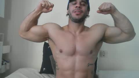 Snapshot of latino_rodri chatting on May 1, 7:35 am latino_rodri online show from May 1, 7:35 am